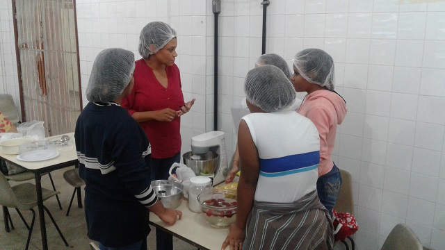 Oficina de culinária sem glúten com a Profª Sabrina Dias.